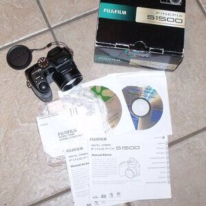 Black Fujifilm FinePix S Series S1500 10.0MP Digital Camera TESTED & WORKING